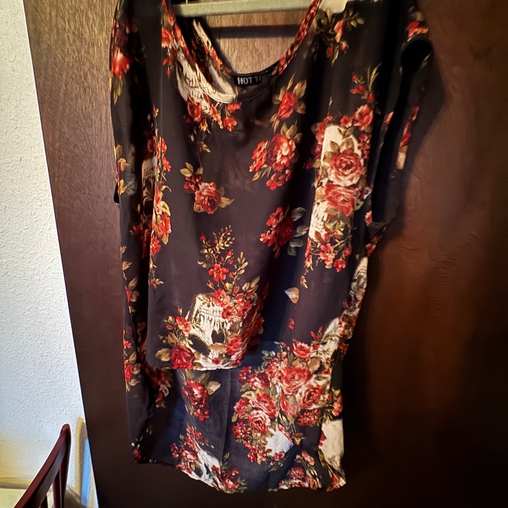 Hot Topic Black and Red Floral Blouse